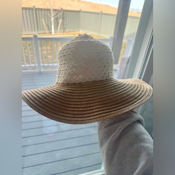 D&Y Boho Wide Brim Straw Sun Hat with White Lace Crown | Cottagecore Boutique